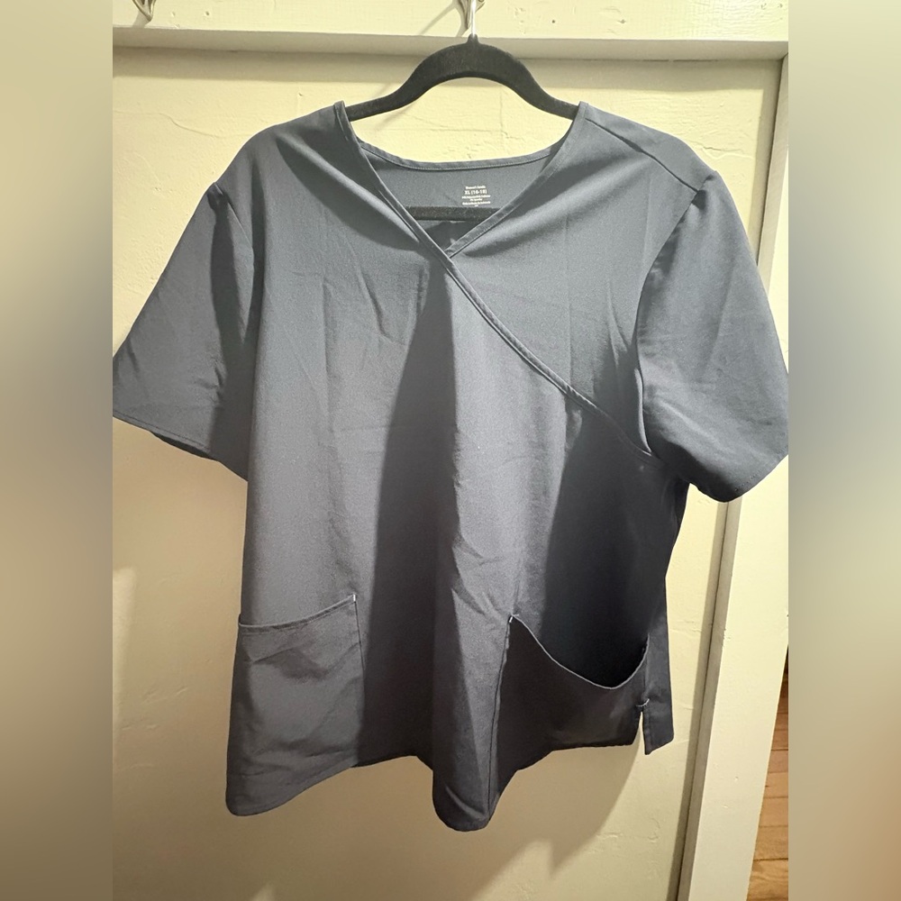 Women’s Scrub-Style V-Neck Shirt in Navy